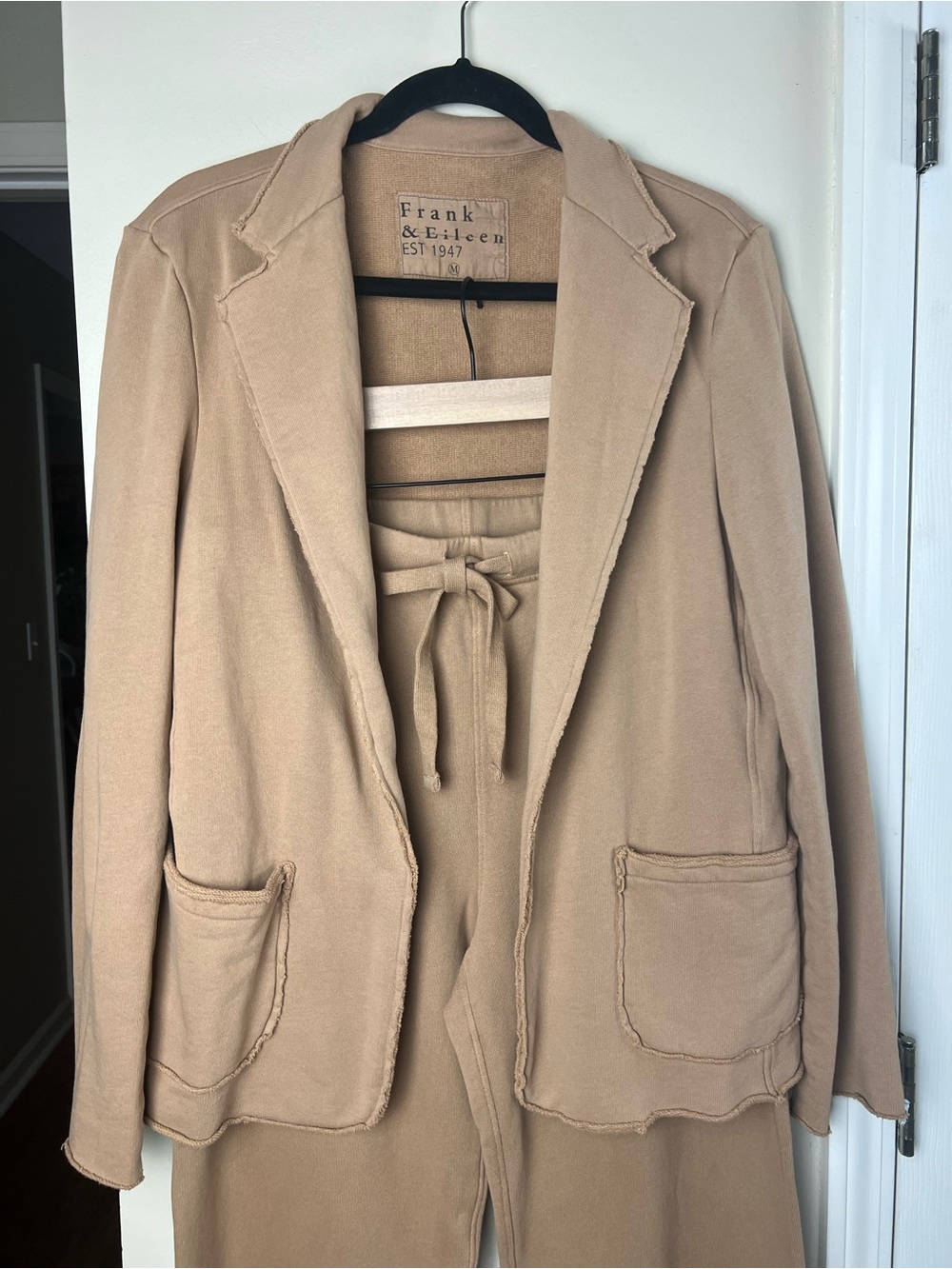 Frank & Eileen Dublin Blazer Catherine Sweatpants Set M Camel Triple Fleece - Picture 3 of 15